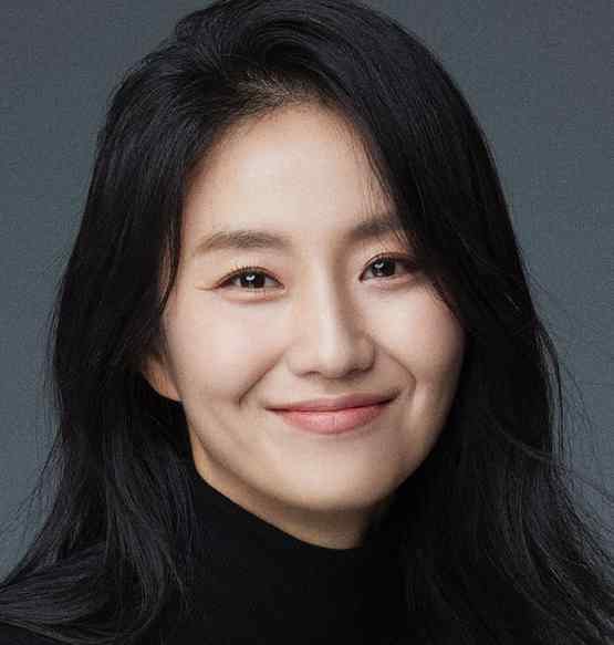 بیوگرافی کیم سو جین بازیگر سریال through the dark 2022